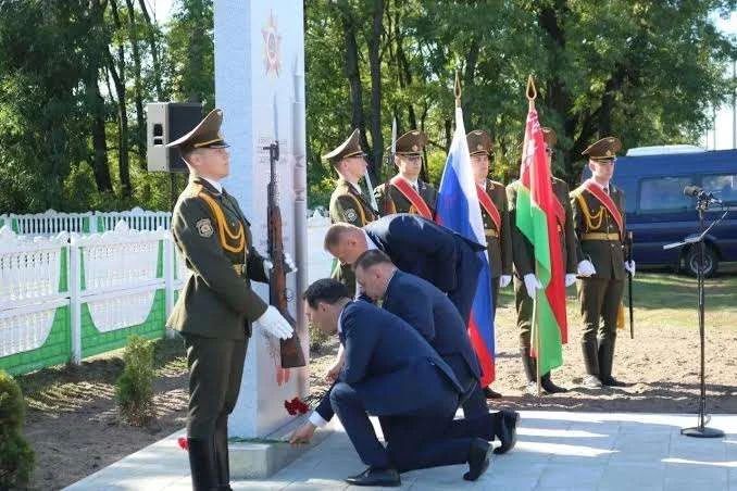 Глава Якутии Айсен Николаев в рамках рабочего визита в Гомельскую область Республики Беларусь принял участие в торжественном открытии мемориального знака историко-патриотического проекта «Бастионы памяти», посвященного... Глава Якутии Айсен Николаев в рамках рабочего визита в Гомельскую область Республики Беларусь принял участие в торжественном открытии мемориального знака историко-патриотического проекта «Бастионы памяти», посвященного...