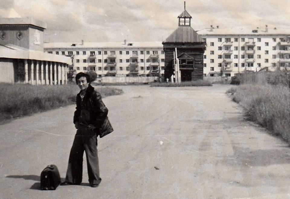 С 1942 года по 1948 год в Якутске работал Алексей Михайлович Афанасьев, якутянин по происхождению, окончивший Московский архитектурный институт в 1935 году С 1942 года по 1948 год в Якутске работал Алексей Михайлович Афанасьев, якутянин по происхождению, окончивший Московский архитектурный институт в 1935 году