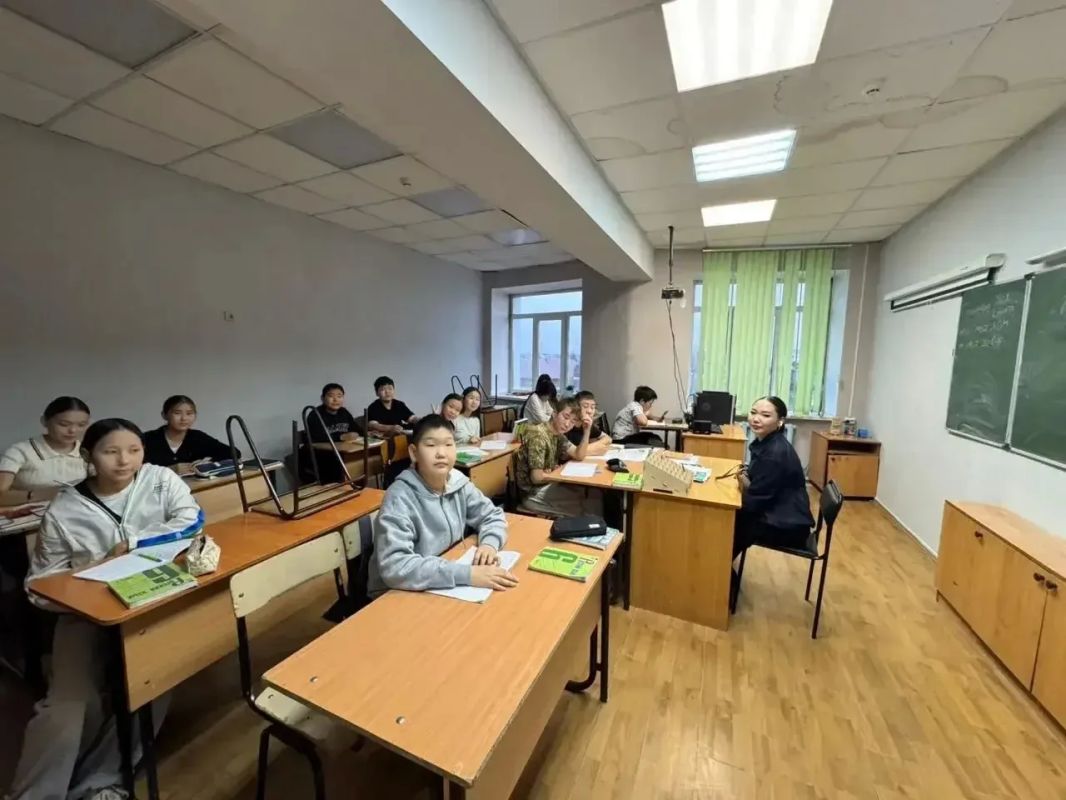 В школах республики проходят мероприятия, приуроченные ко Дню учителя В школах республики проходят мероприятия, приуроченные ко Дню учителя