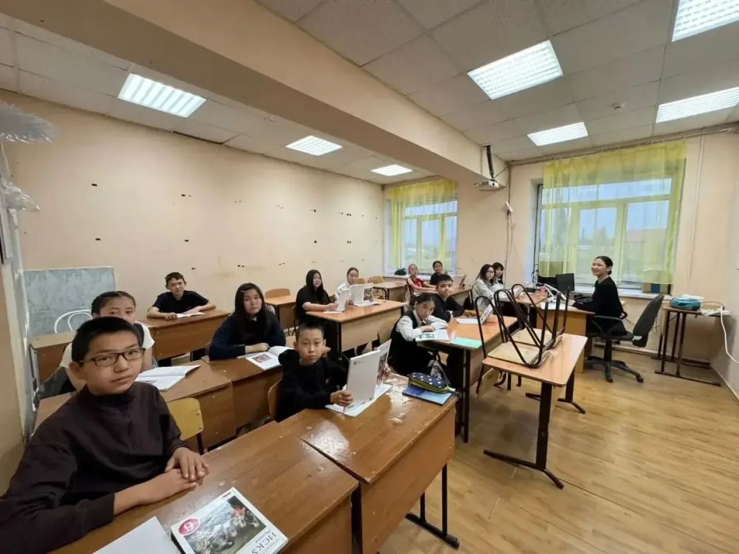 В школах республики проходят мероприятия, приуроченные ко Дню учителя В школах республики проходят мероприятия, приуроченные ко Дню учителя