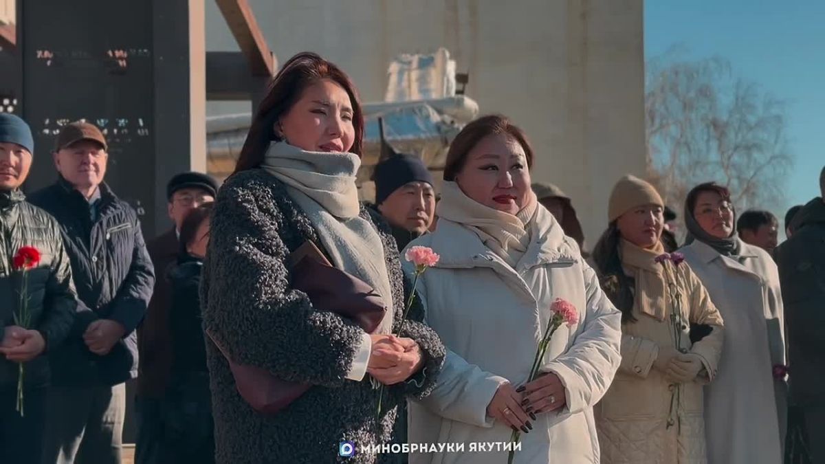 Традиционно в День учителя в Якутске прошла торжественная церемония возложения цветов к памятнику Михаилу Андреевичу Алексееву — выдающемуся педагогу, Народному учителю СССР и основоположнику физико-математического...