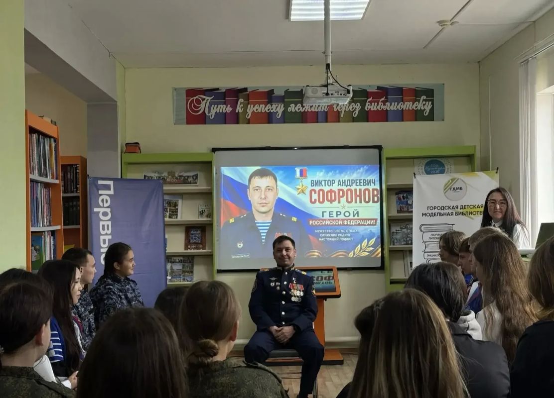 Герой России из Якутии Виктор Софронов провел урок Мужества в Олекминске