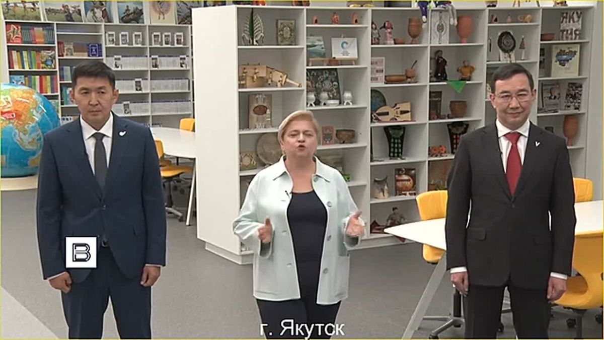 Глава фонда "Новый дом" Ирина Белянова эмоционально и во всех подробностях рассказала Владимиру Путину о новом образовательном комплексе "Точка будущего", который открылся в Якутии