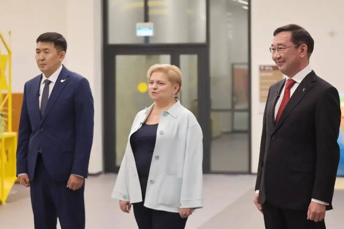 Владимир Путин в День учителя дал старт работе образовательного комплекса «Точка Будущего» в Якутии Владимир Путин в День учителя дал старт работе образовательного комплекса «Точка Будущего» в Якутии