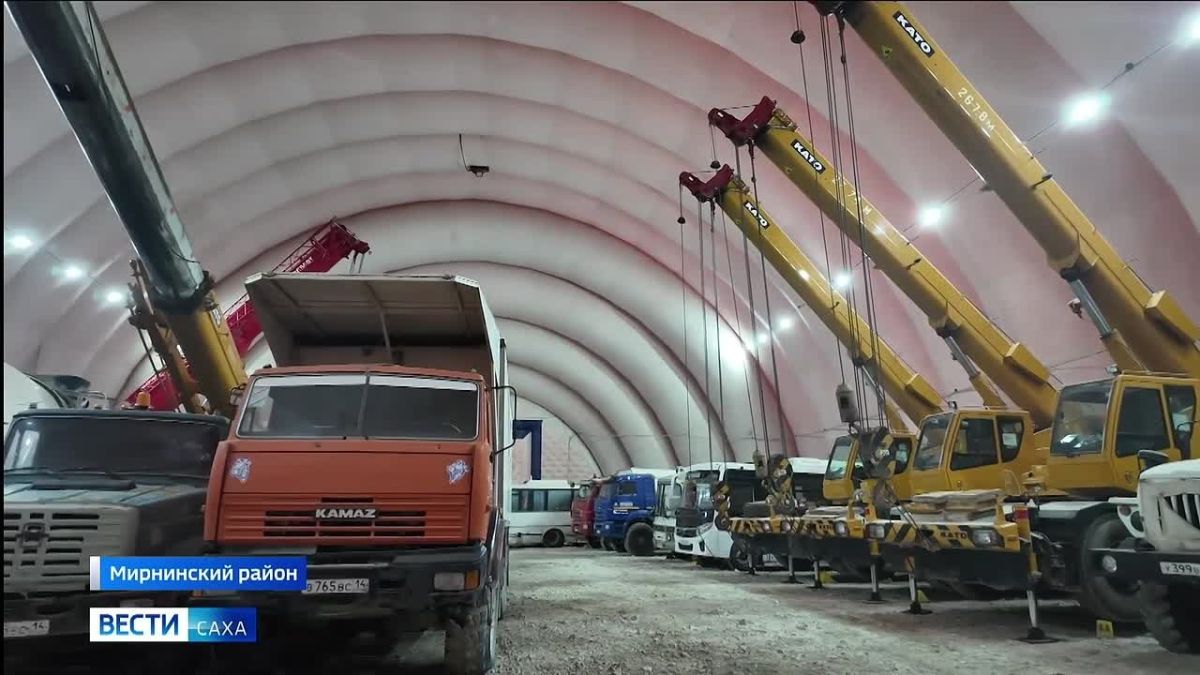 Техтранспорт Удачнинского горно-обогатительного комбината уйдёт на зимовку в надувной ангар