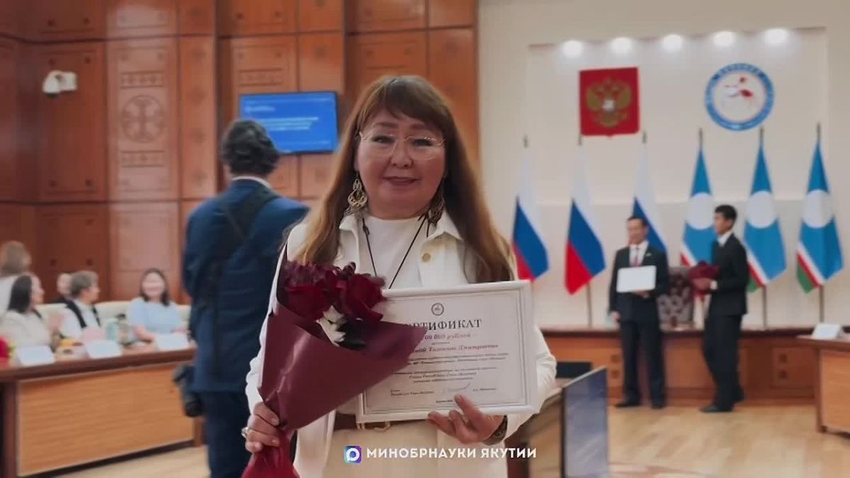 Сегодня, в День учителя, в Якутии чествовали педагогов, чей многолетний труд, профессиональные достижения и вклад в развитие образования получили государственное признание