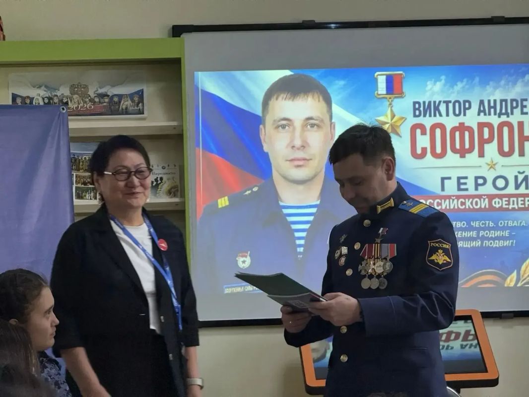 Герой России из Якутии Виктор Софронов провел урок Мужества в Олекминске Герой России из Якутии Виктор Софронов провел урок Мужества в Олекминске