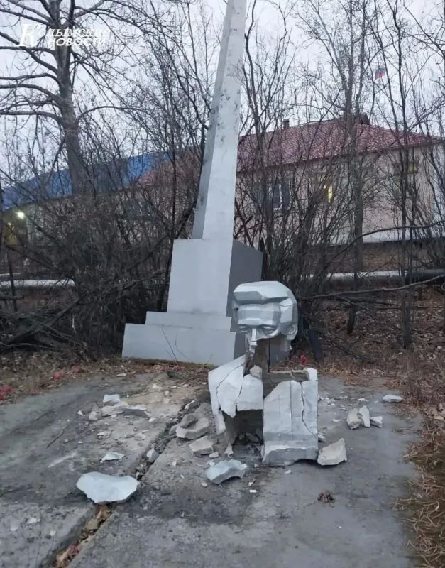 В Зырянке уже в третий раз разрушен памятник участнику Гражданской войны