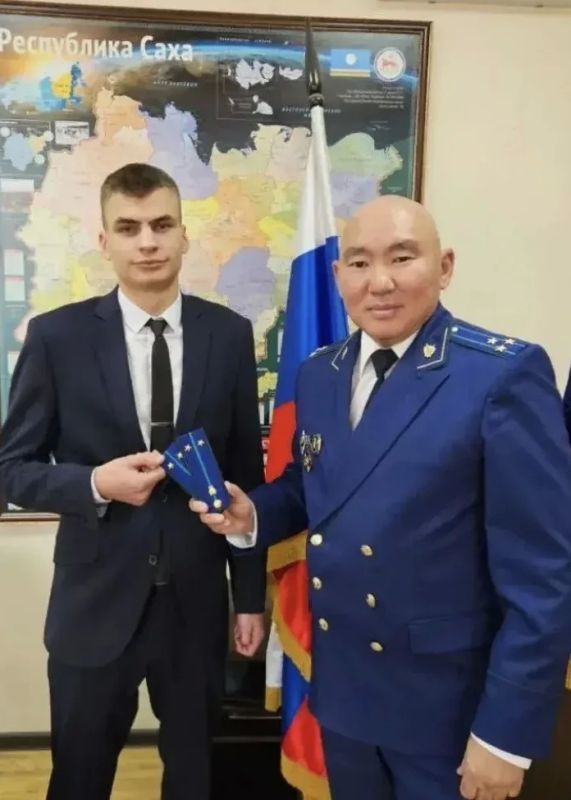 Молодым специалистам присвоены первоначальные классные чины и вручены погоны Молодым специалистам присвоены первоначальные классные чины и вручены погоны