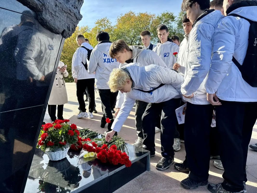 Участники «Поезда Дружбы» почтили память героев в Хабаровске Участники «Поезда Дружбы» почтили память героев в Хабаровске