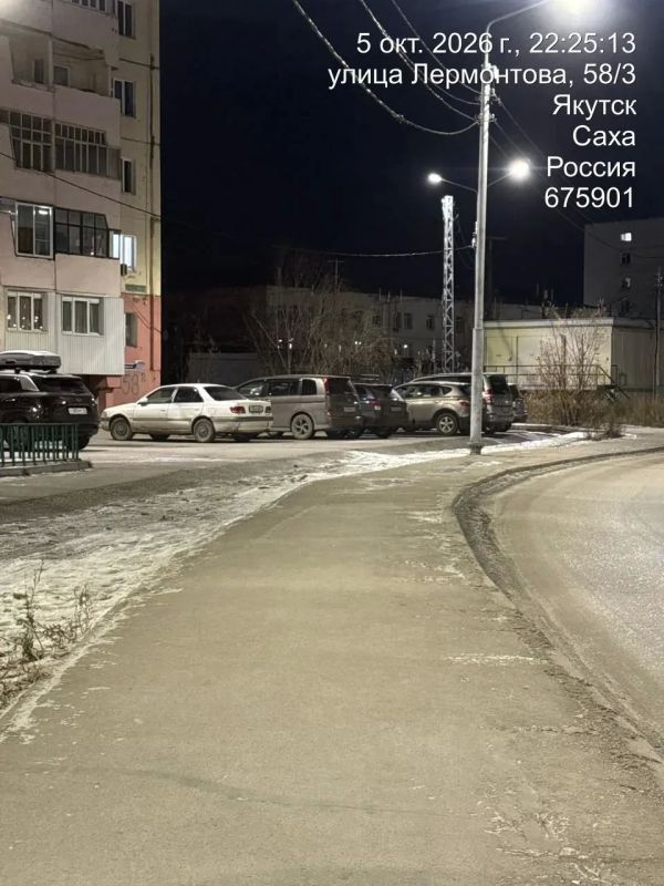 Управа всю ночь убирала снег и гололёд на тротуарах Управа всю ночь убирала снег и гололёд на тротуарах