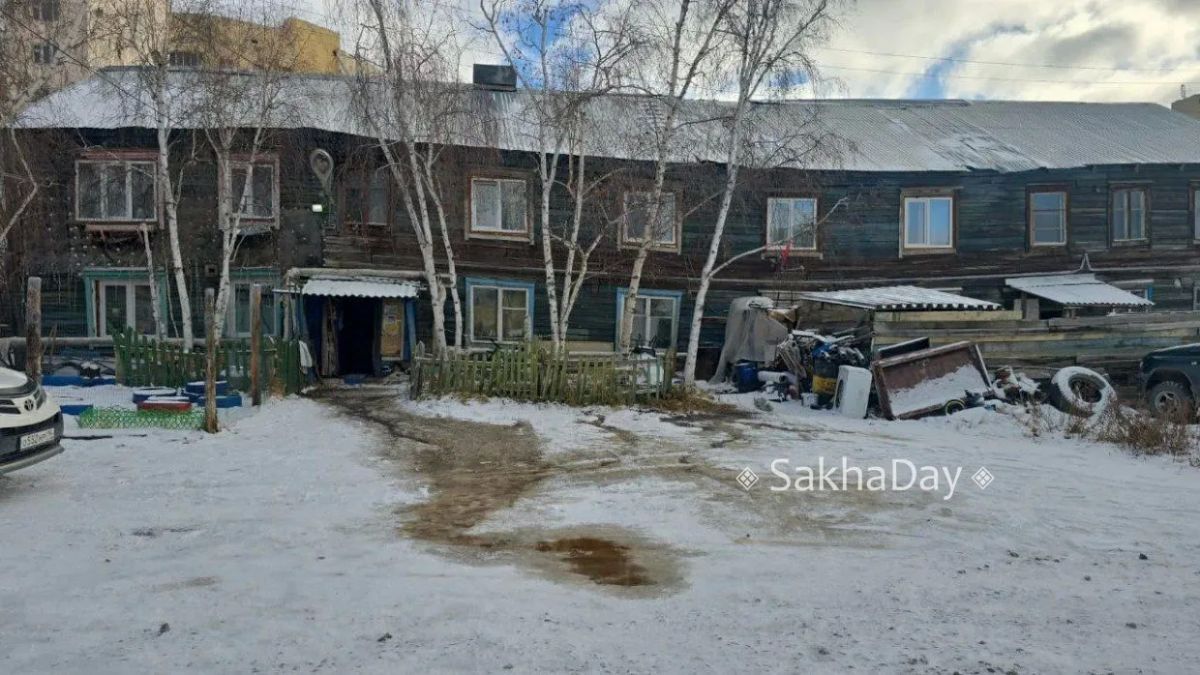 В Якутске замерзают жильцы аварийного дома