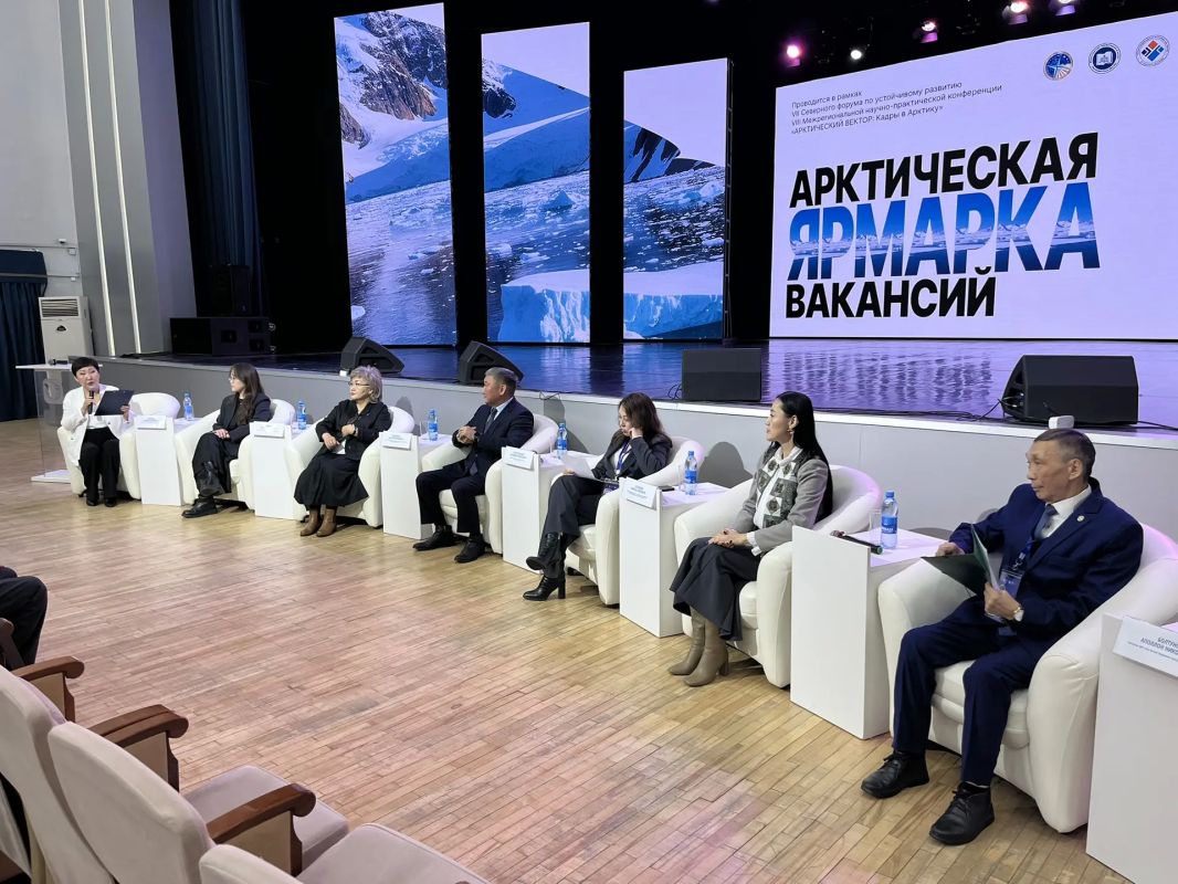 #ПрямоСейчас: В СВФУ проходит Арктическая ярмарка вакансий в рамках VII Северного форума по устойчивому развитию и VIII Межрегиональной научно-практической конференции «Арктический вектор: кадры в Арктику»