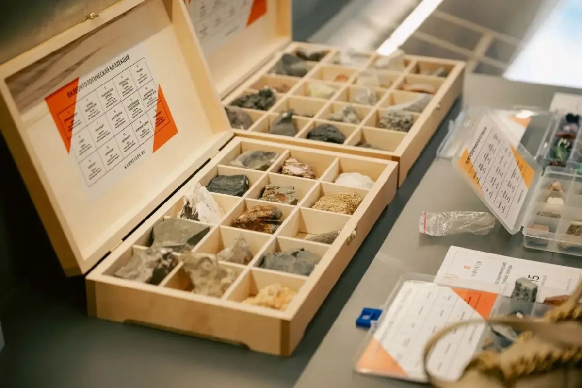 Сегодня в гимназии «Центр глобального образования» г. Якутск состоялось торжественное открытие геологического кабинета Сегодня в гимназии «Центр глобального образования» г. Якутск состоялось торжественное открытие геологического кабинета