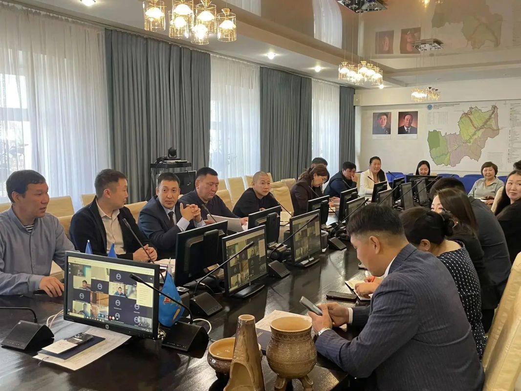 Под председательством первого заместителя главы Амгинского улуса Василия Ивановича Бураева состоялась еженедельная планерка