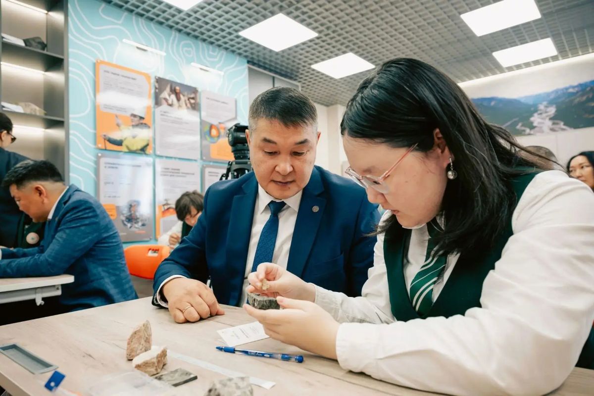 Впервые в Якутии открыли новый геологический класс для школьников! Впервые в Якутии открыли новый геологический класс для школьников!