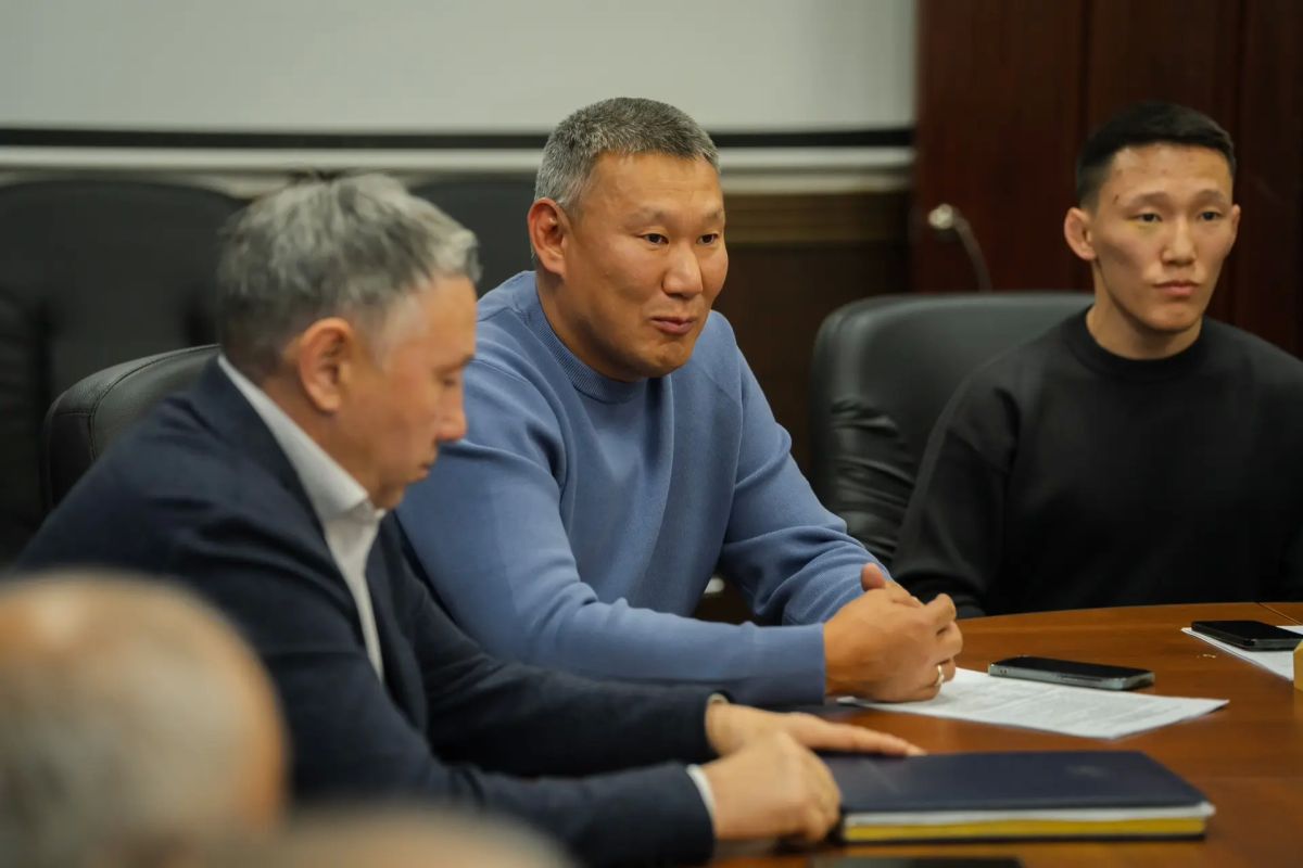Итээлгит иин махтал!. Бээээ Дьокуускай куорат спортивнай тустууга федерациятын отчуоттуур-быыбардыыр конференциятыгар миигин салайааччынан таллылар Итээлгит иин махтал!. Бээээ Дьокуускай куорат спортивнай тустууга федерациятын отчуоттуур-быыбардыыр конференциятыгар миигин салайааччынан таллылар