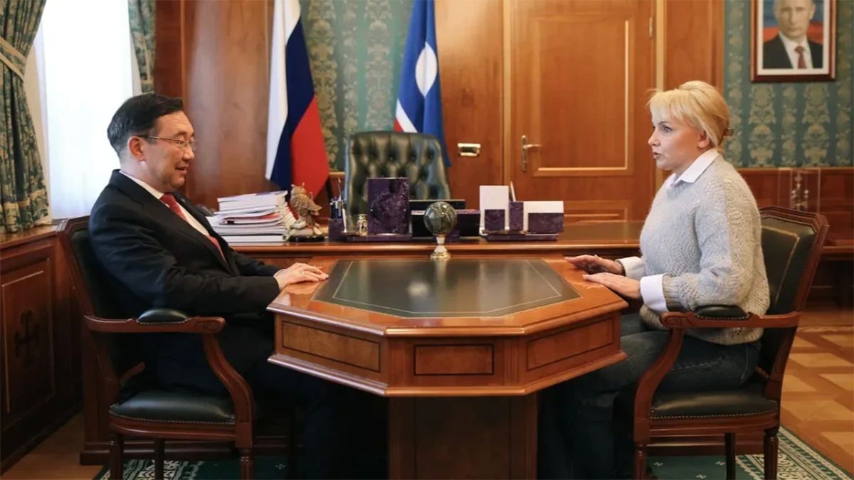 Глава Якутии Айсен Николаев провёл рабочую встречу с губернатором Еврейской автономной области Марией Костюк
