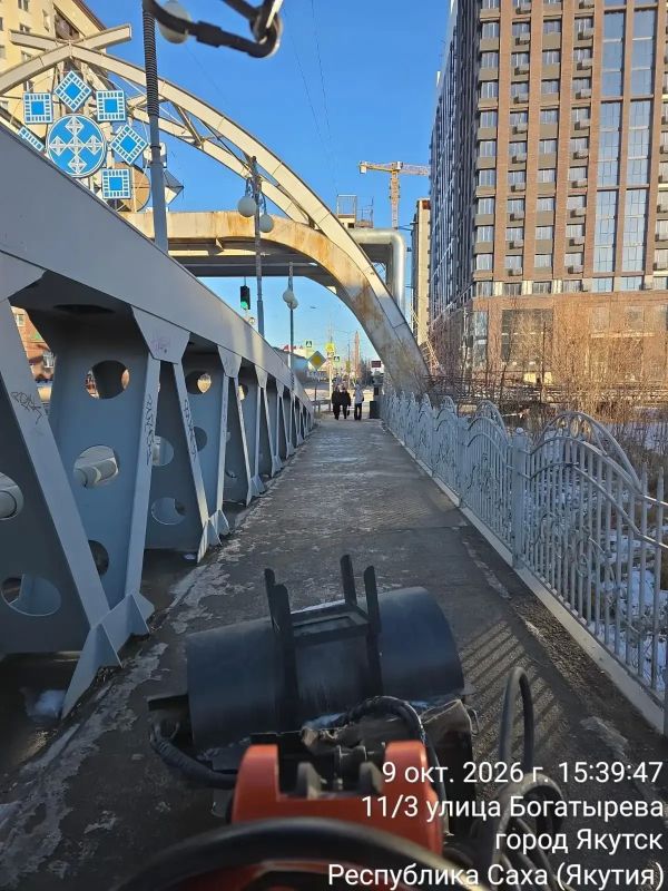 Уборка тротуаров в Губинском округе проводится силами подрядной организации Уборка тротуаров в Губинском округе проводится силами подрядной организации