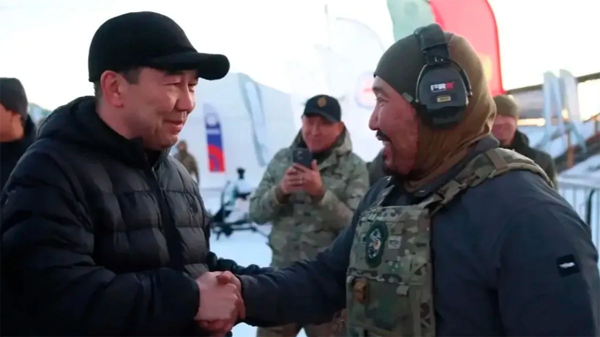 9 октября на первом, дневном этапе соревнований IV Международного турнира по армейской высокоточной стрельбе памяти Фёдора Охлопкова стрелок Василий Яковлев и корректировщик Сергей Яковлев из Якутии установили рекорд...