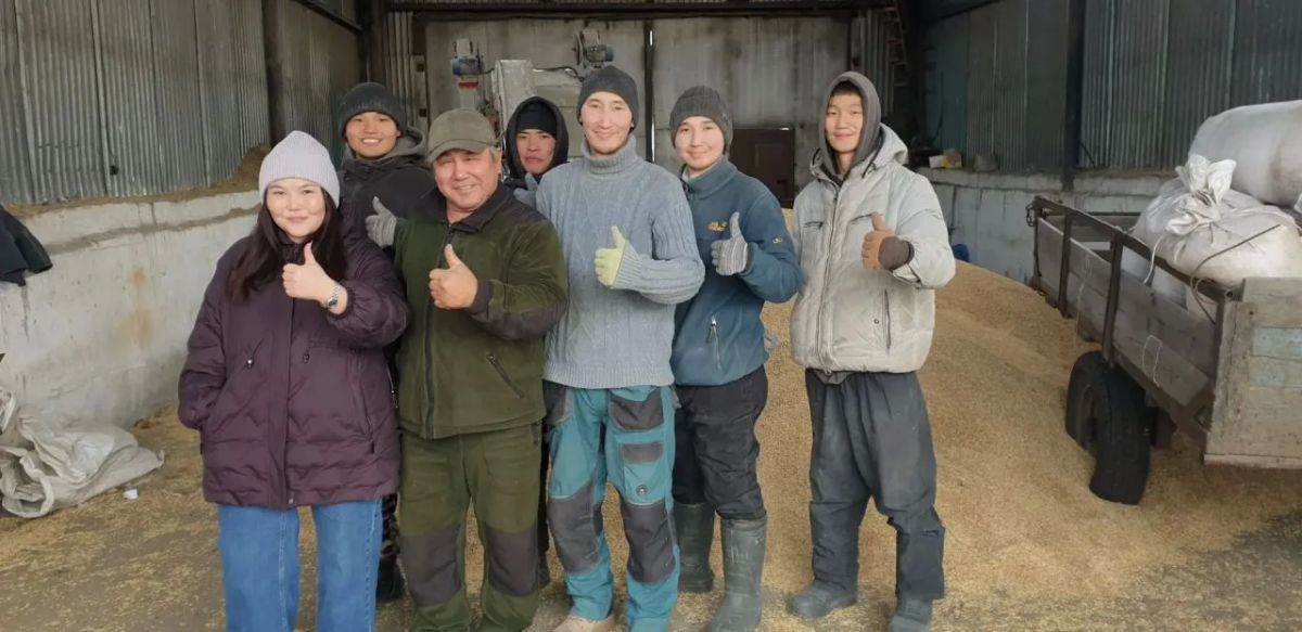Бу кннэргэ Ньурбатааы с аылыгын хампаанньата бурдугун хомуйан бтэрэн эрэр Бу кннэргэ Ньурбатааы с аылыгын хампаанньата бурдугун хомуйан бтэрэн эрэр