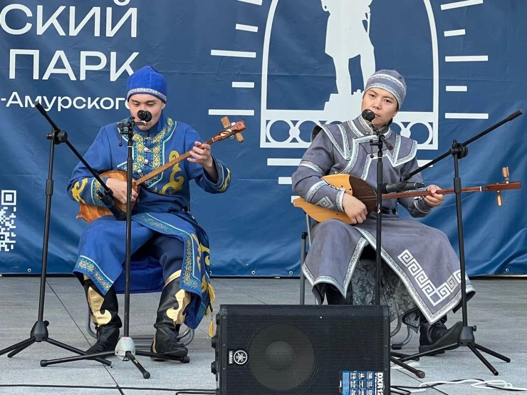 Якутия и Хабаровский край укрепили мосты дружбы на Дальнем Востоке в рамках проекта «Поезд дружбы: Вместе к Победе!» Якутия и Хабаровский край укрепили мосты дружбы на Дальнем Востоке в рамках проекта «Поезд дружбы: Вместе к Победе!»