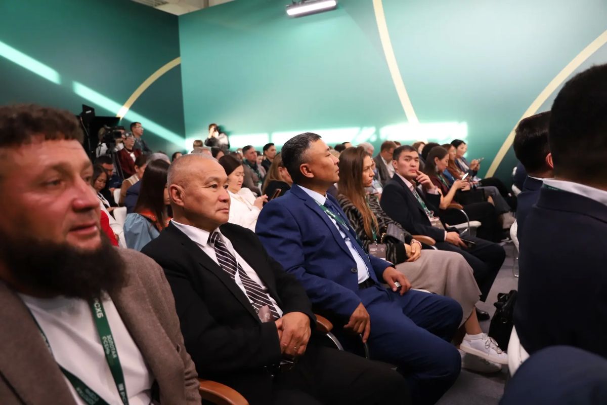 В рамках деловой программы «Золотая осень» идет круглый стол «Развитие табунного коневодства в Российской Федерации», инициированный Сенатором РФ Егором Борисовым В рамках деловой программы «Золотая осень» идет круглый стол «Развитие табунного коневодства в Российской Федерации», инициированный Сенатором РФ Егором Борисовым