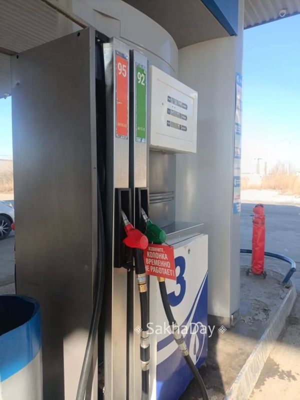 #пишут. На половине колонок стнг по автодорожной нет 92-го!!! Естесно, узнала об этом только, когда подъехала к колонке #пишут. На половине колонок стнг по автодорожной нет 92-го!!! Естесно, узнала об этом только, когда подъехала к колонке