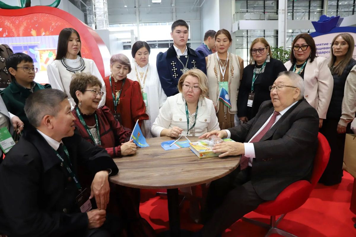 Под кураторством научного консультанта агрошкол республики Александры Аржаковой ребята школьники и их педагоги посетили круглые столы, молодёжный трек «Новая аграрная культура», ознакомились с экспонентами выставки «Золотая... Под кураторством научного консультанта агрошкол республики Александры Аржаковой ребята школьники и их педагоги посетили круглые столы, молодёжный трек «Новая аграрная культура», ознакомились с экспонентами выставки «Золотая...