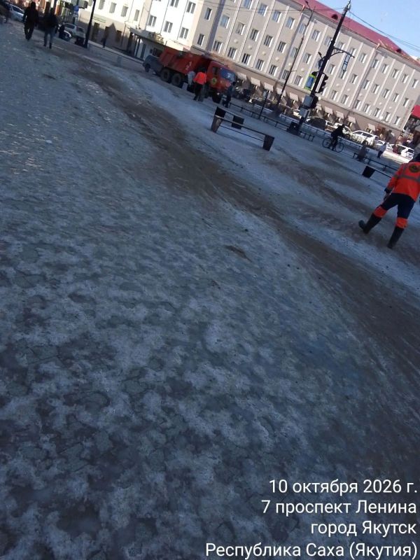 АО «Якутдорстрой» провело противогололёдные мероприятия на проспекте Ленина АО «Якутдорстрой» провело противогололёдные мероприятия на проспекте Ленина