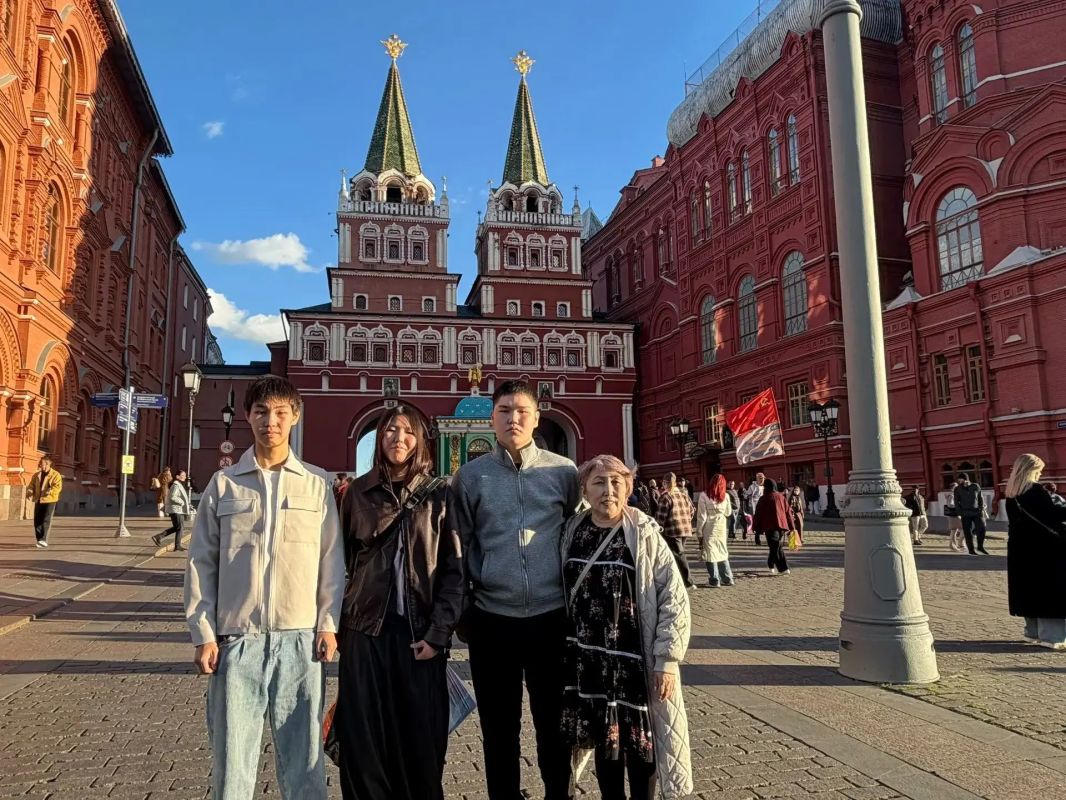 Антоновская школа имени Н. Н. Чусовского из Нюрбинского улуса награждена золотой медалью за натуральную тушеную говядину из мяса крупного рогатого скота уникальной якутской породы Антоновская школа имени Н. Н. Чусовского из Нюрбинского улуса награждена золотой медалью за натуральную тушеную говядину из мяса крупного рогатого скота уникальной якутской породы