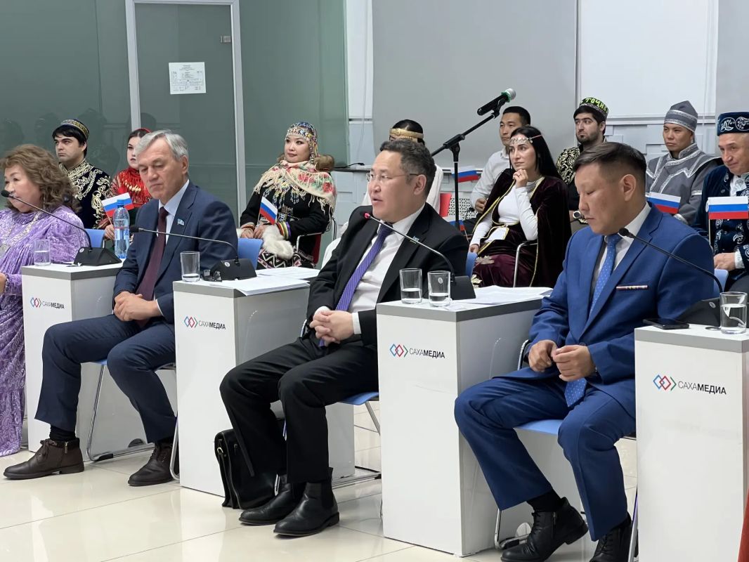 Якутия представила опыт на телемосте «Национальное единство как фактор российского патриотизма» Якутия представила опыт на телемосте «Национальное единство как фактор российского патриотизма»