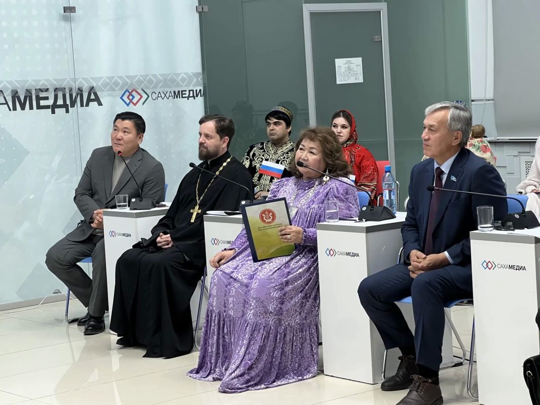 Якутия представила опыт на телемосте «Национальное единство как фактор российского патриотизма» Якутия представила опыт на телемосте «Национальное единство как фактор российского патриотизма»