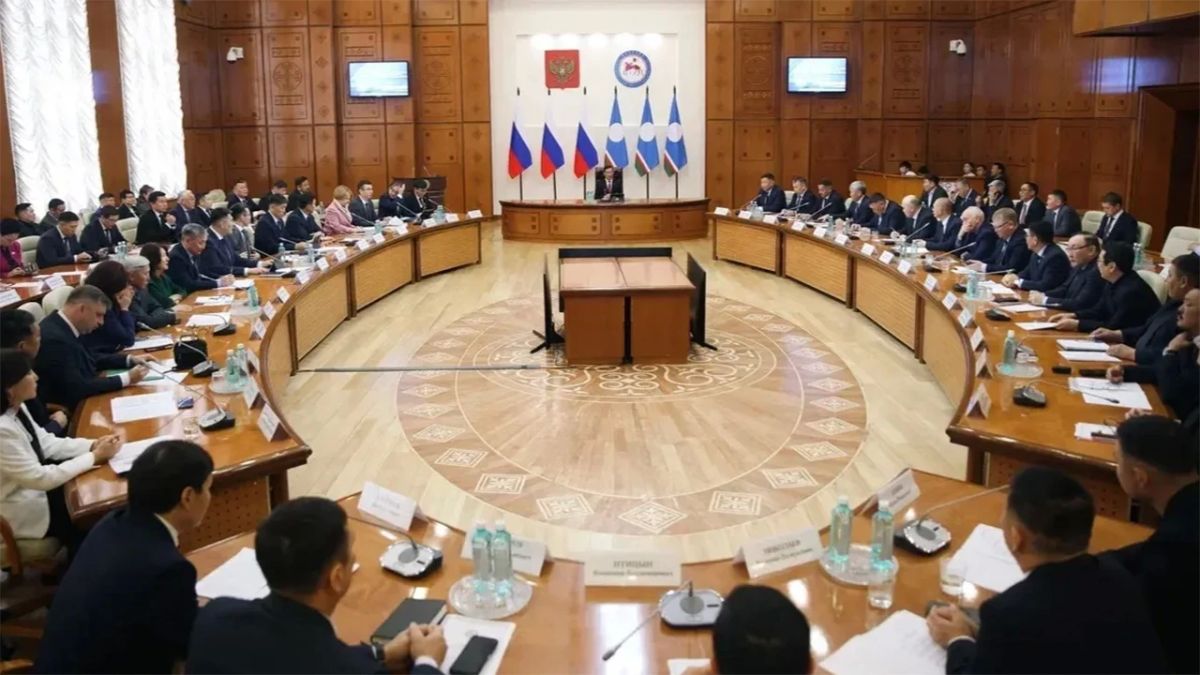 Глава Якутии Айсен Николаев провёл заседание Совета по местному самоуправлению