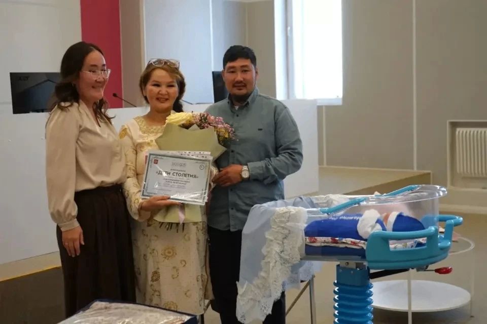 В Якутске состоялась торжественная выписка десятого ребенка в семье Лии и Ньургуна Давыдовых из села Булгунняхтах Хангаласского улуса В Якутске состоялась торжественная выписка десятого ребенка в семье Лии и Ньургуна Давыдовых из села Булгунняхтах Хангаласского улуса