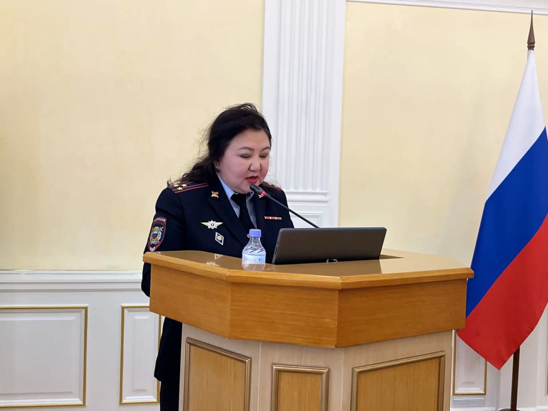 В Якутии обсудили реализацию миграционной политики В Якутии обсудили реализацию миграционной политики