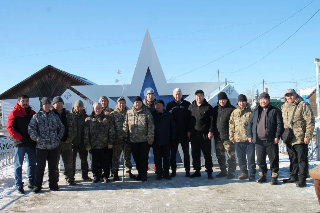 В селе Ытык-Кюель состоялось торжественное открытие сквера «Туллуктардыын эргиллиэм» («Я вернусь с пуночками») В селе Ытык-Кюель состоялось торжественное открытие сквера «Туллуктардыын эргиллиэм» («Я вернусь с пуночками»)