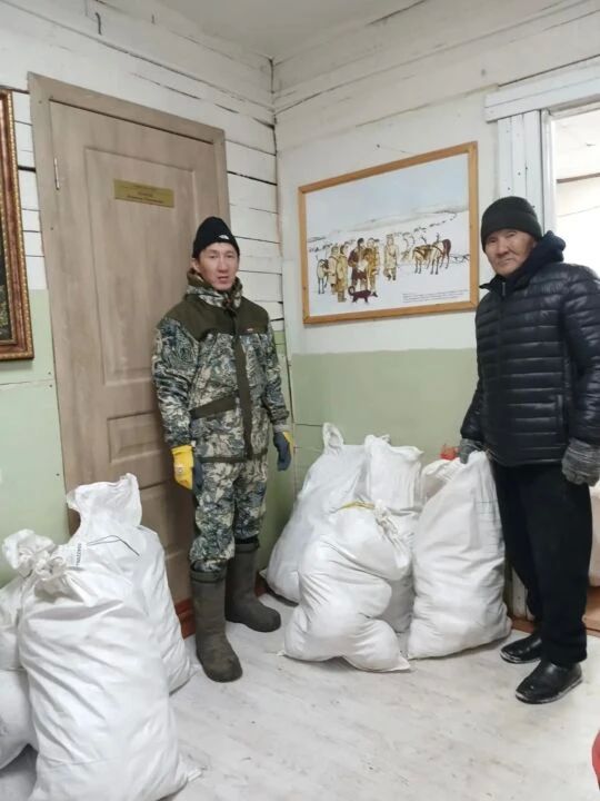 АЛРОСА рядом: «Алмазы Анабара» доставили вертолетом овощи и фрукты в Жилинду АЛРОСА рядом: «Алмазы Анабара» доставили вертолетом овощи и фрукты в Жилинду