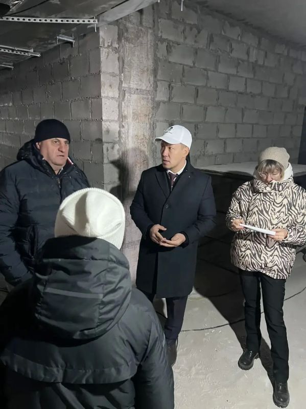 Виктор Романов провёл рабочий выезд на строящиеся объекты Якутска Виктор Романов провёл рабочий выезд на строящиеся объекты Якутска