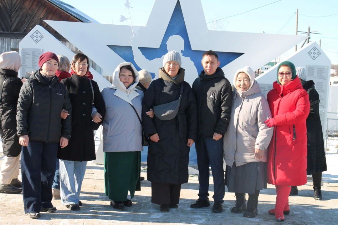 В селе Ытык-Кюель состоялось торжественное открытие сквера «Туллуктардыын эргиллиэм» («Я вернусь с пуночками») В селе Ытык-Кюель состоялось торжественное открытие сквера «Туллуктардыын эргиллиэм» («Я вернусь с пуночками»)