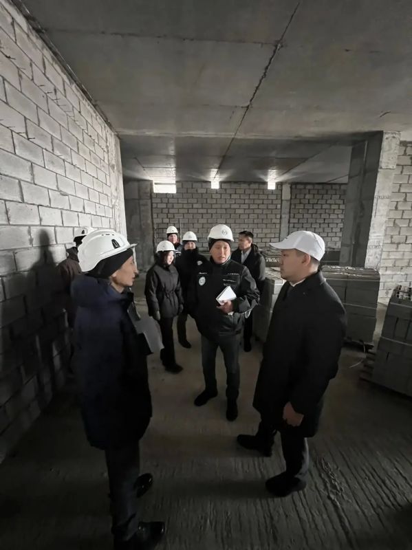 Виктор Романов провёл рабочий выезд на строящиеся объекты Якутска Виктор Романов провёл рабочий выезд на строящиеся объекты Якутска