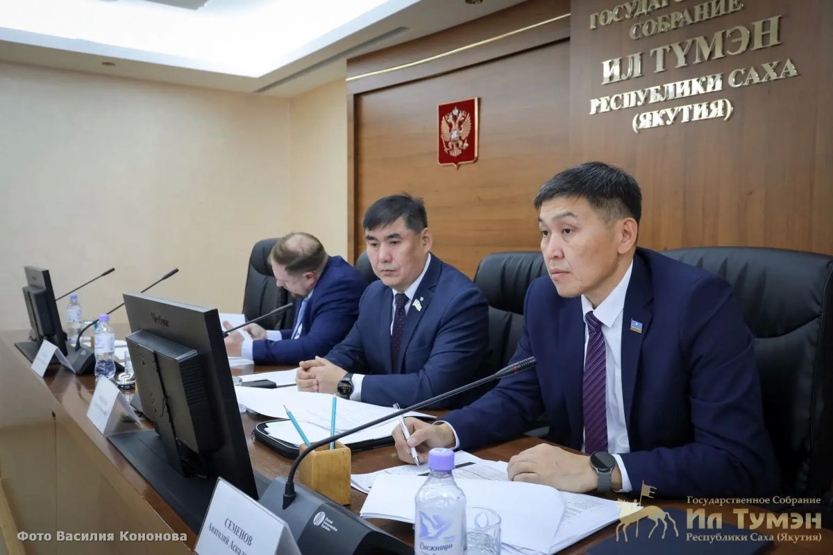 На совместном заседании комитетов по науке и образованию и по социальной политике, труду и занятости депутаты обозначили социальные приоритеты при доработке бюджета Якутии на 2027–2029 годы На совместном заседании комитетов по науке и образованию и по социальной политике, труду и занятости депутаты обозначили социальные приоритеты при доработке бюджета Якутии на 2027–2029 годы