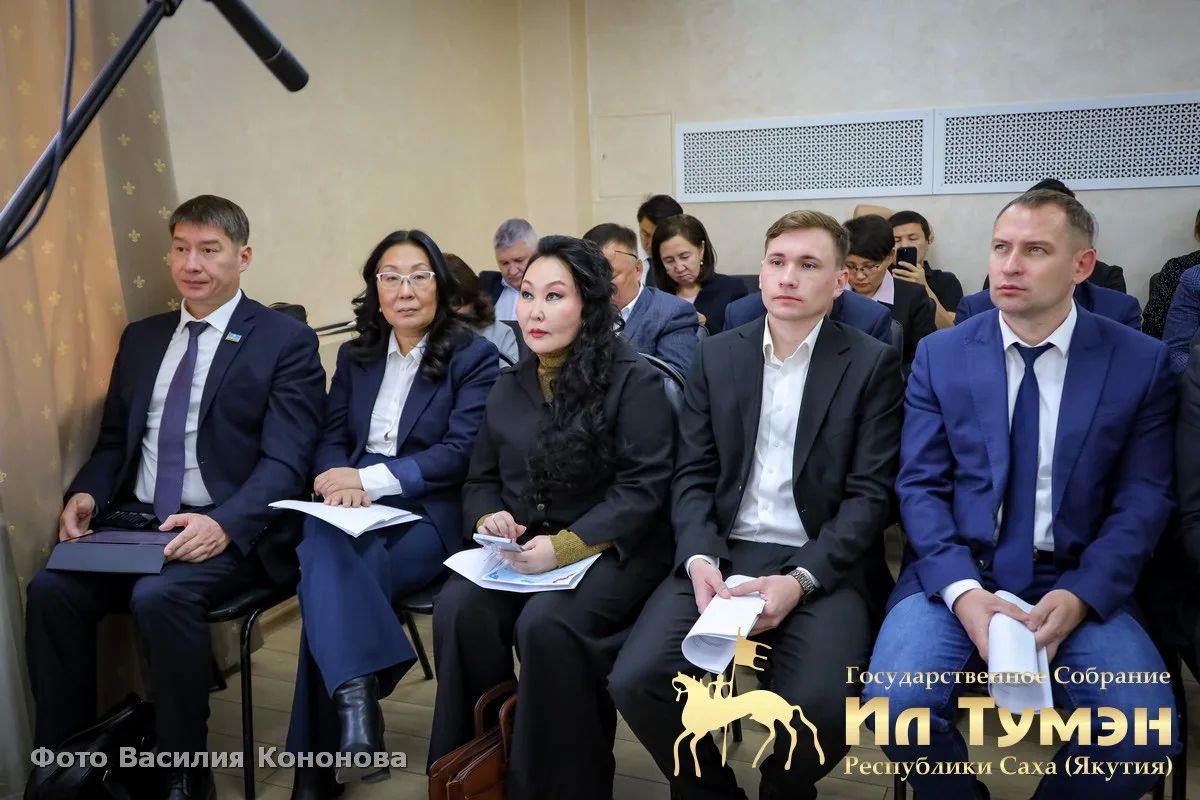 Иван Алексеев представил проект госбюджета РС(Я) на 2027 год и плановые 2028-2029 годы на публичных слушаниях в Ил Тумэне Иван Алексеев представил проект госбюджета РС(Я) на 2027 год и плановые 2028-2029 годы на публичных слушаниях в Ил Тумэне