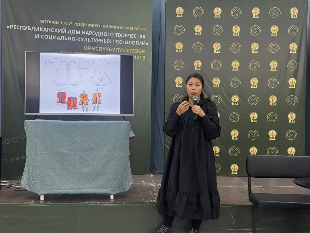 В стенах Республиканского Дома народного творчества проходит семинар-практикум «Якутский костюм: от традиции к современности» В стенах Республиканского Дома народного творчества проходит семинар-практикум «Якутский костюм: от традиции к современности»