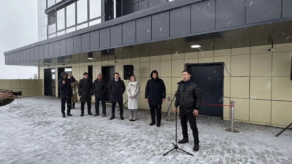 В Нерюнгри новосёлам вручили ключи от 60 арендных квартир «под ключ» В Нерюнгри новосёлам вручили ключи от 60 арендных квартир «под ключ»