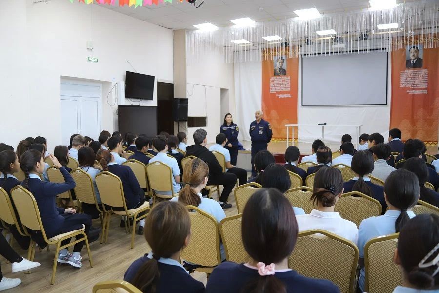 «Лед ошибок не прощает»: Служба спасения Якутии провела уроки безопасности в Намском улусе «Лед ошибок не прощает»: Служба спасения Якутии провела уроки безопасности в Намском улусе