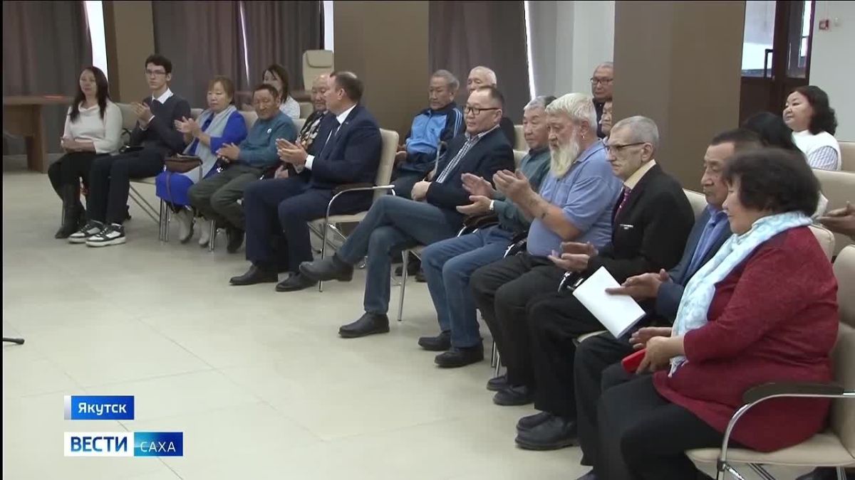 В преддверии Дня отца в Якутске вручили медали "Отец солдата"