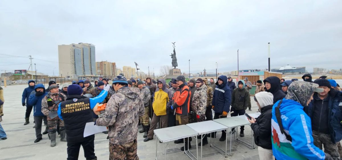 Совет отцов Якутска вышел на озеро Сайсары: мужчины города косят камыш, чтобы спасти водоемы Совет отцов Якутска вышел на озеро Сайсары: мужчины города косят камыш, чтобы спасти водоемы