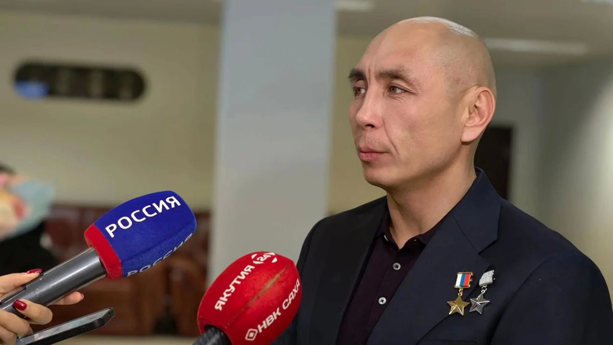 В аэропорту Якутска сегодня, 18 октября, состоялась торжественная встреча Героя России Александра Находкина