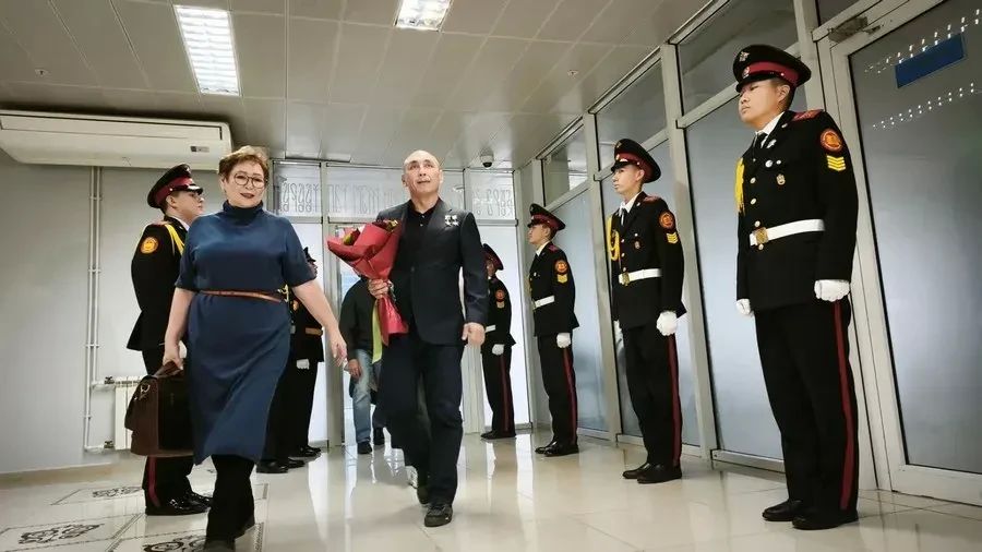 В Якутске встретили Героя России Александра Находкина В Якутске встретили Героя России Александра Находкина
